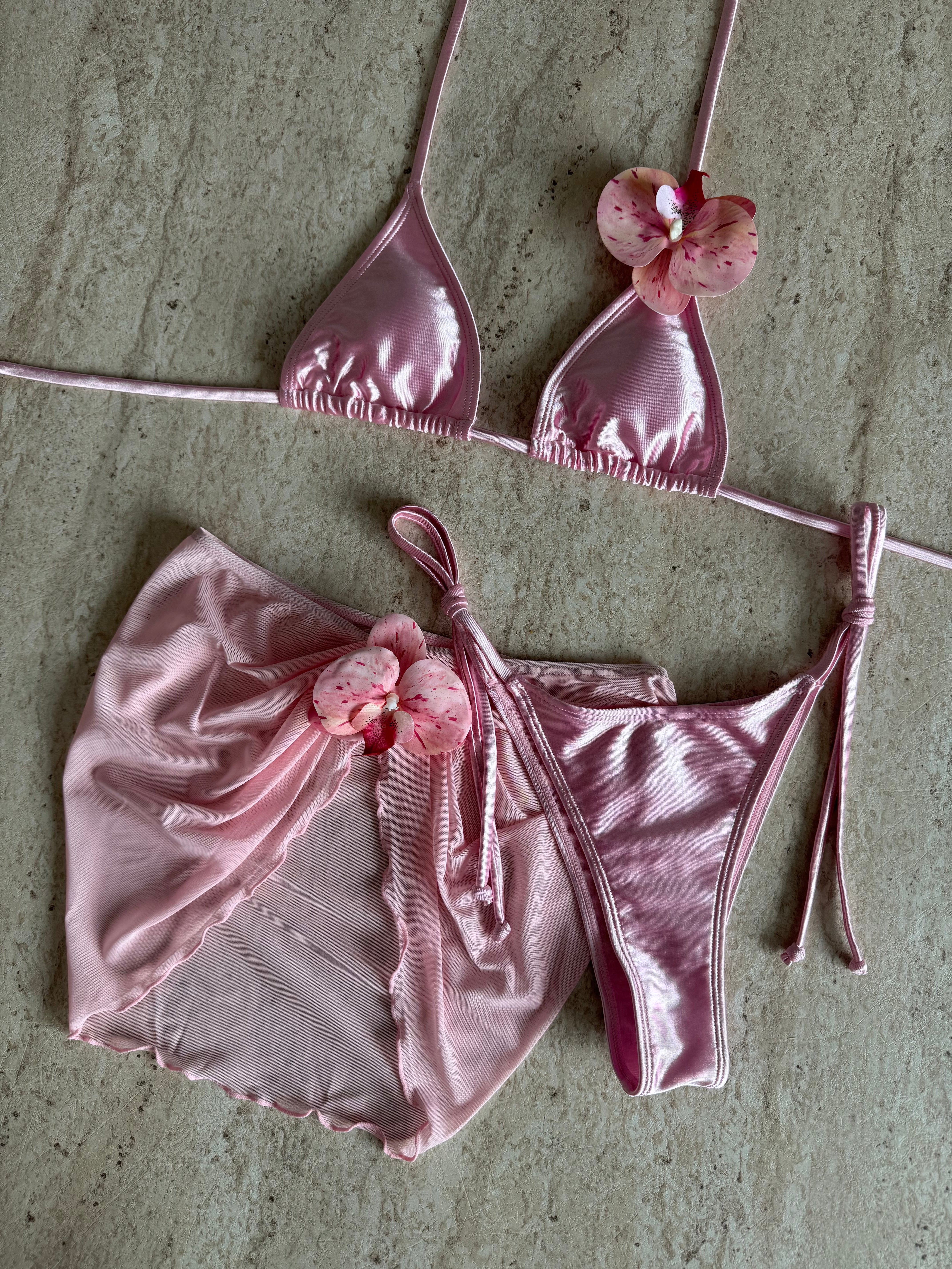 THE HAWAIIAN SET