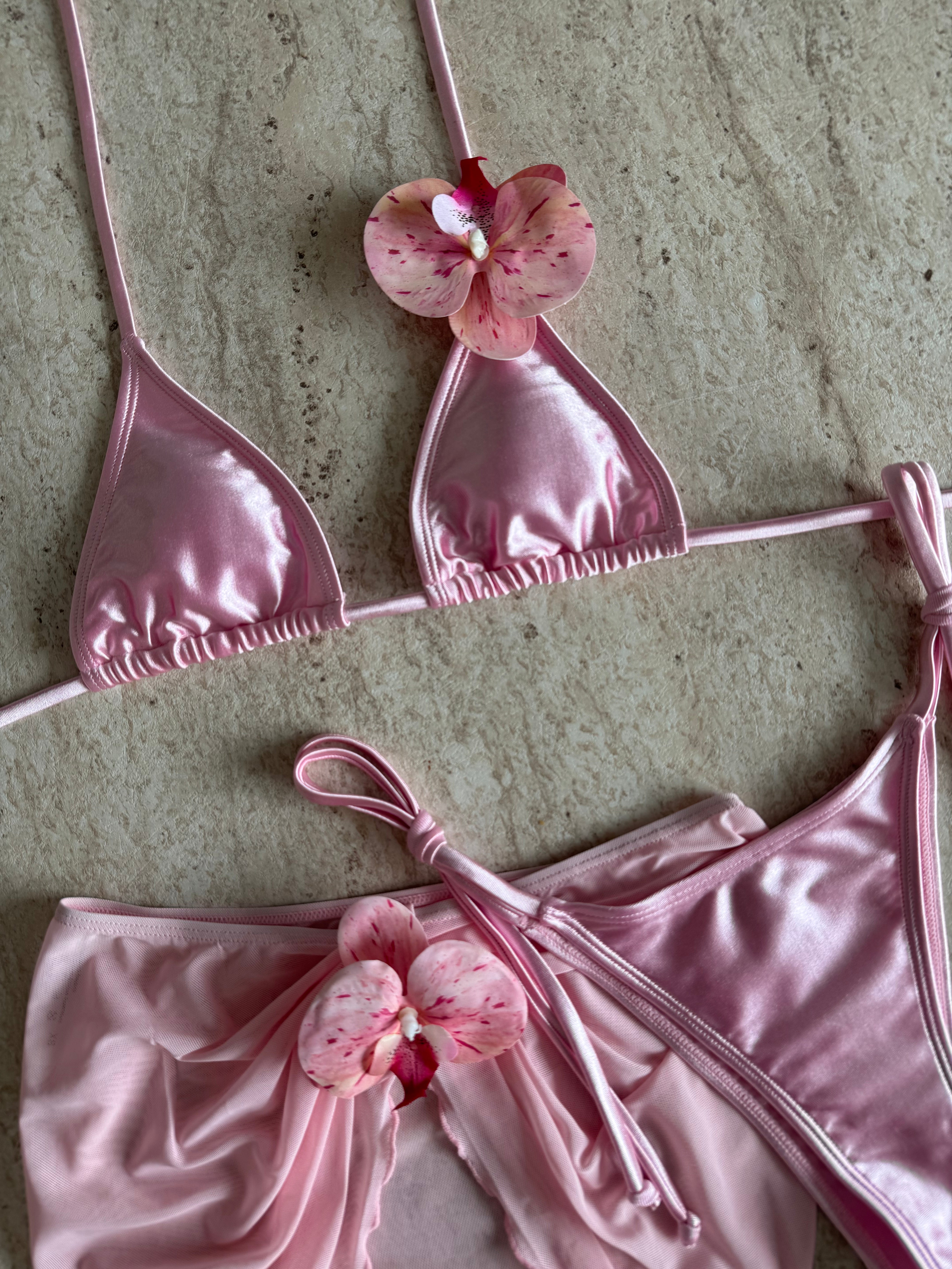 THE HAWAIIAN SET