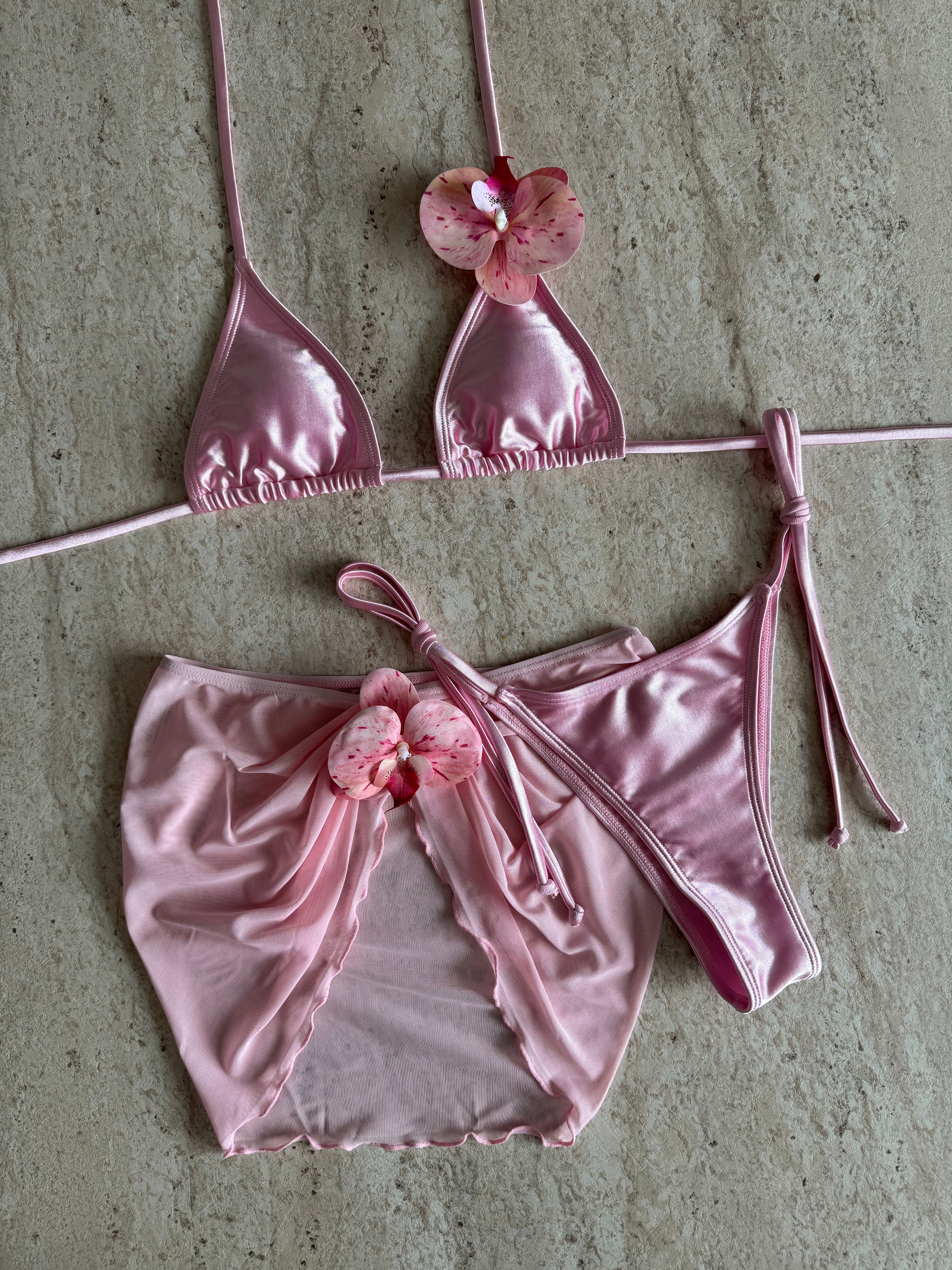 THE HAWAIIAN SET